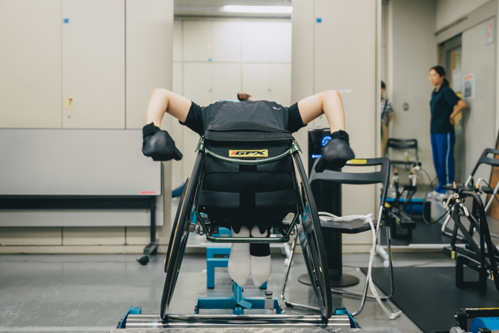 練習中の西村さんの写真