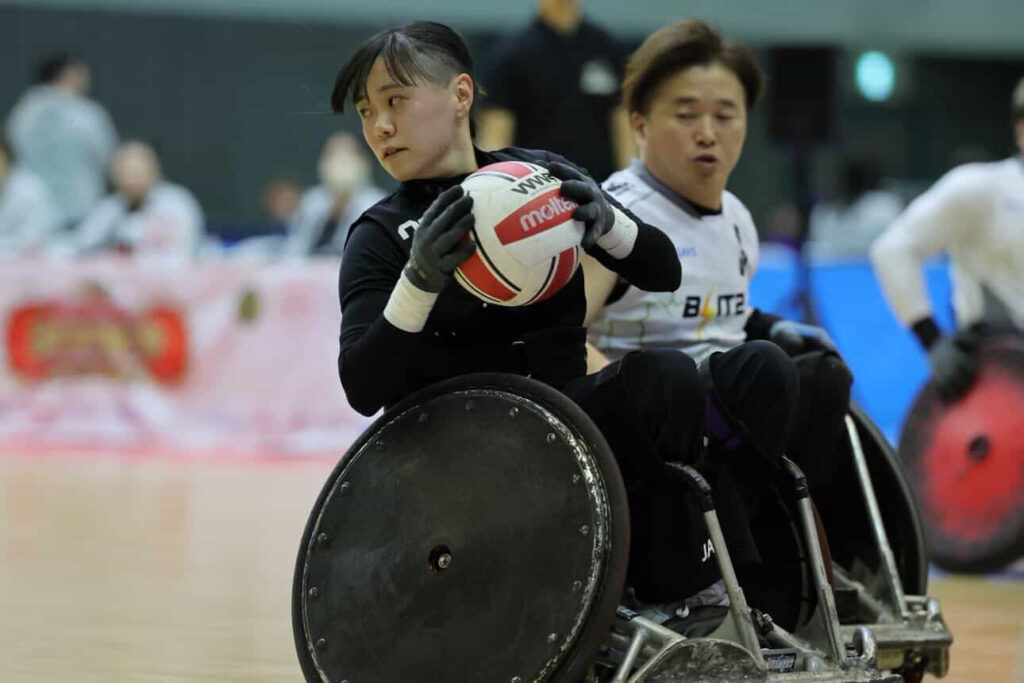 車いすバスケ中の西村さん